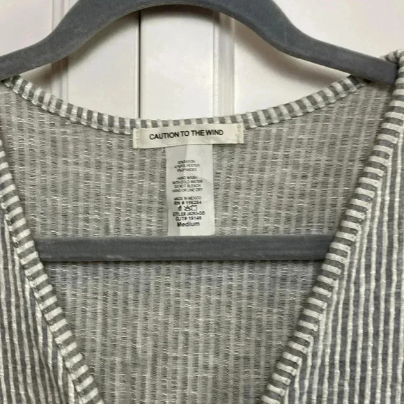 CAUTION TO THE WIND Women's Grey Peplum
Wrap Blouse Medium Med Top Shirt Gray - Picture 4 of 8